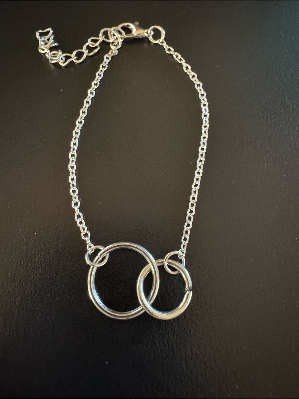 Silver Tone Interlocking Circle Minimalist Bracelet - 7”